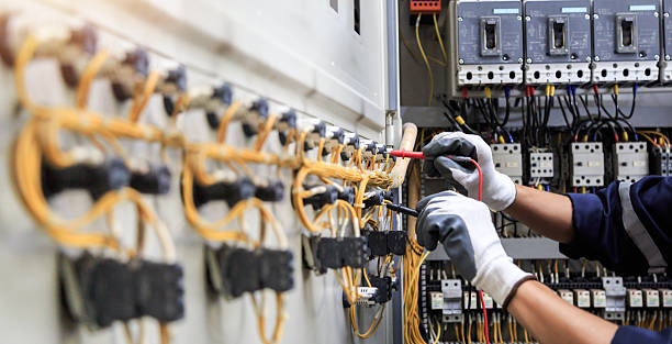 Professional Electrician technician working in Cedar County County, NE